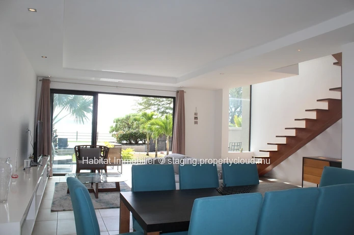 This wonderful residence located in Bain Bœuf offers a breathtaking view of the Coin de Mire and the northern lagoons