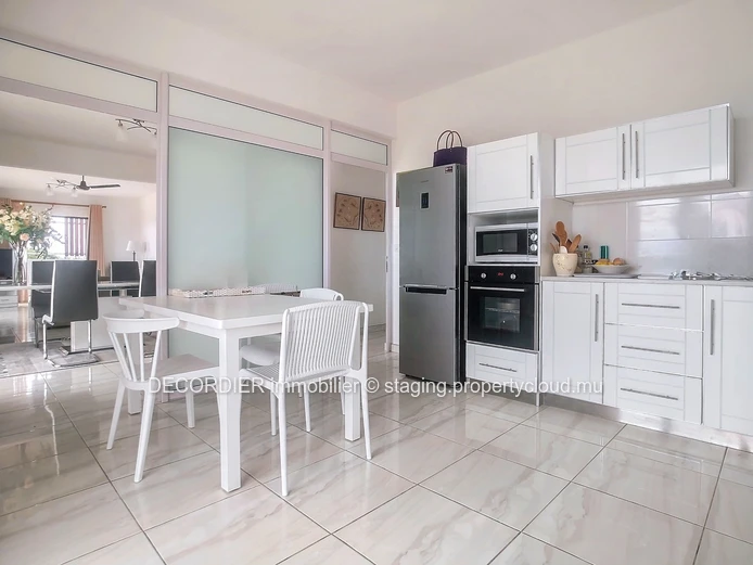 Penthouse located in a secure residence with a sea view rooftop