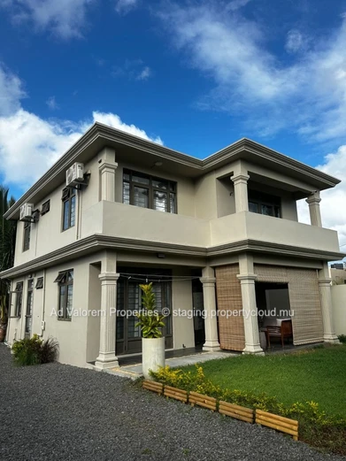 ?? Tastefully Renovated House for Rent – Cascavelle