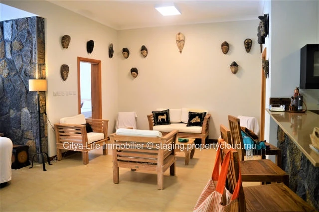 Beautiful villa with beautiful volumes in secured and calm residence.