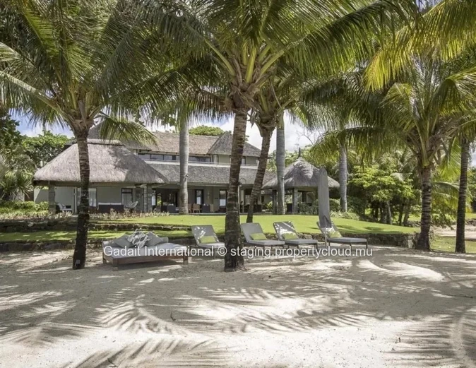 Invest in this villa in the east of Mauritius with private beach and golf access