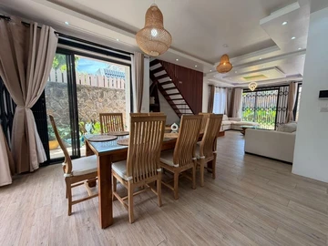 5 Bedroom Villa