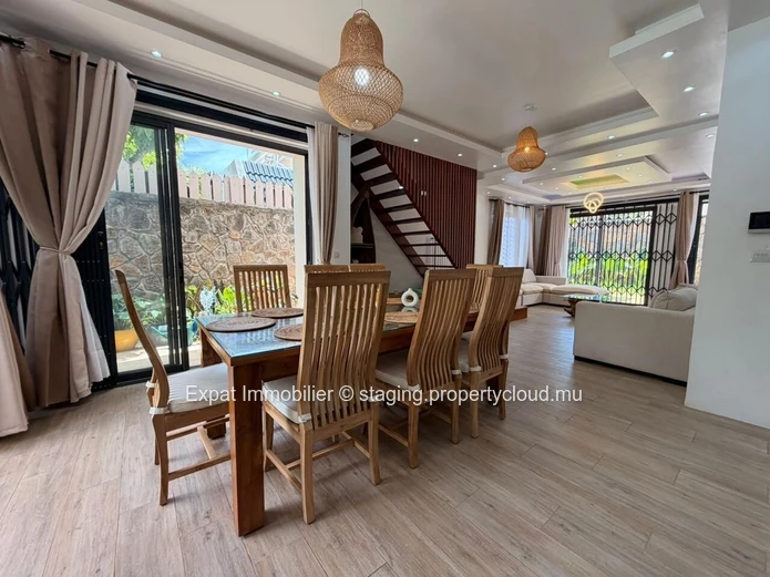 5-bedroom family villa + study for rent – Pointe aux Canonniers, Coastal Road