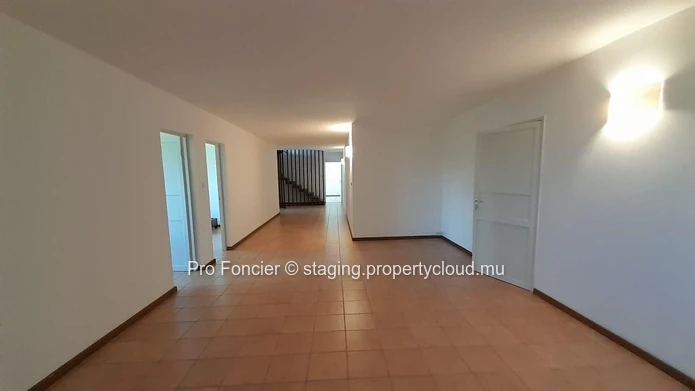 Huge and comfortable house for sale in a very good region of Floreal - Very nice opportunity not to be missed !!!!