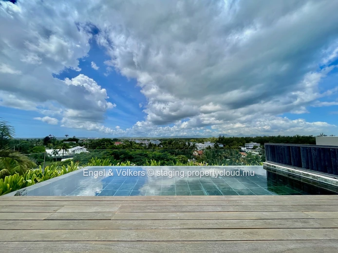 Elegant Coastal Apartment with Rooftop Pool & Sea Views