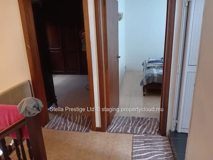 Renovated 4-Bedroom House in Vacoas-Phoenix Area with Modern Features - Close to Schools, Shops, and More! Only Rs!
