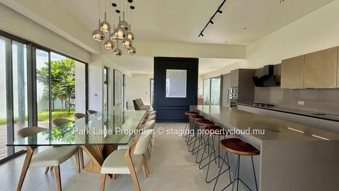 Elegant 3-Bedroom Villa for Rent in Golf Estate