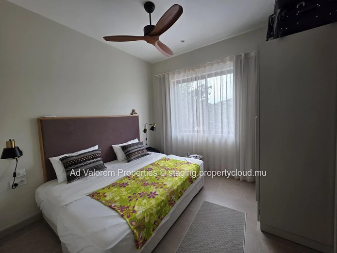 Beachfront apartment for sale in Rivière Noire, 85 m², shared pool, great price.