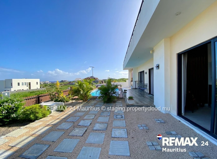 3-Bedroom Villa with Sea Views in Gated Community