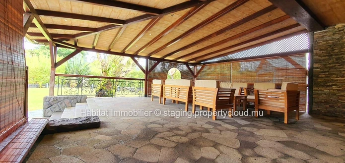 FOR SALE - Beautiful single storey villa of 475 m2 furnished and equipped with neat finishes on a land of 454 toises ...