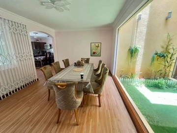 5 Bedroom Villa