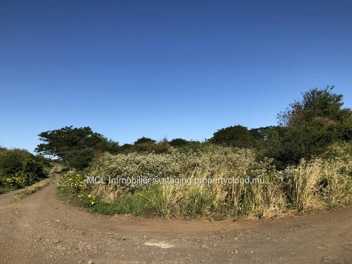 Terrain agricole de 7,652m2 à Calodyne