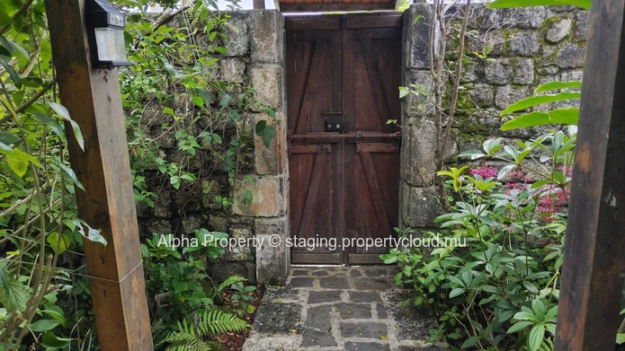 For sale stunning Rustic Home in Verdun, Moka district – 254 m² on a plot of 888 m² 