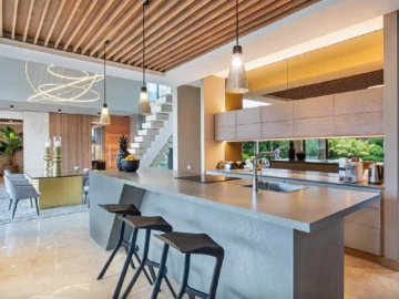 5 Bedroom Villa