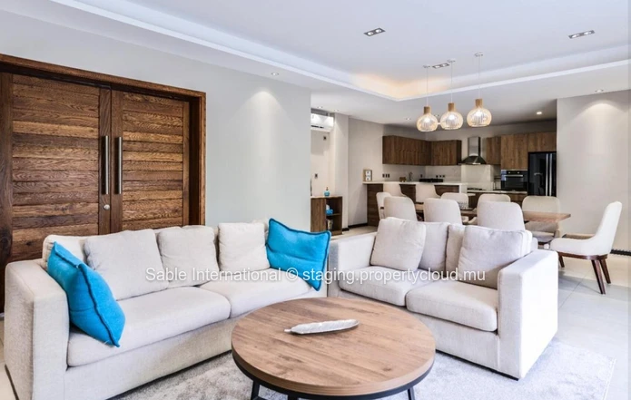 Maison à vendre à Péreybère, 250m², 3 chambres, piscine privée, proche des commodités