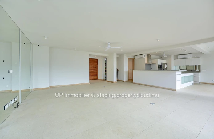 Luxurious G+2 Apartment with Stunning Sea Views and Communal Pool in Pointe aux Canonniers - €1.5M