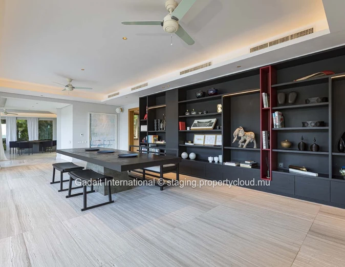Invest in this superb luxury villa with golf and sea views in eastern Mauritius
