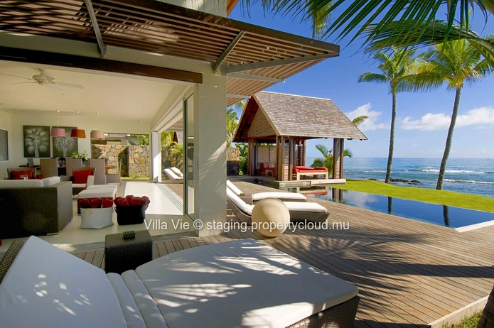  Pointe aux Canonniers : Luxury 4-Bedroom Villa with Sea View and Access