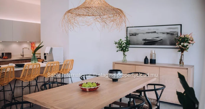 Appartement RES à vendre à Grand Baie, 137m², 2 chambres, piscine commune, spa, balcon, proche commodités.