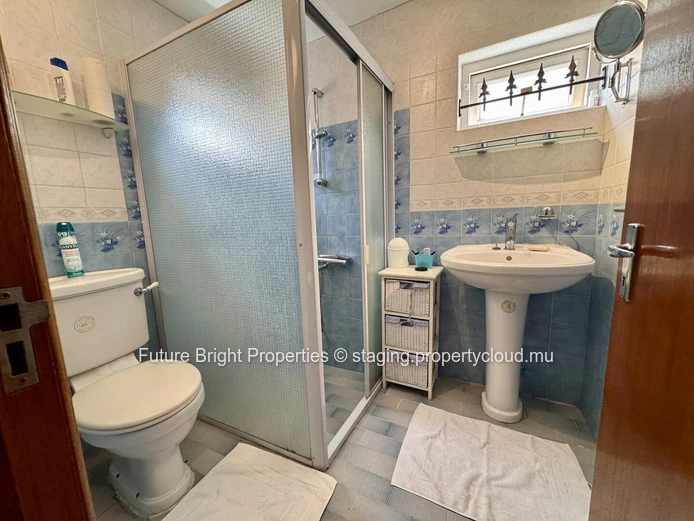 Coastal Charm & Comfort in the Heart of Albion – Just Steps from the Beach!