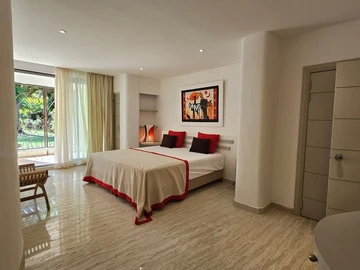 8 Bedroom House