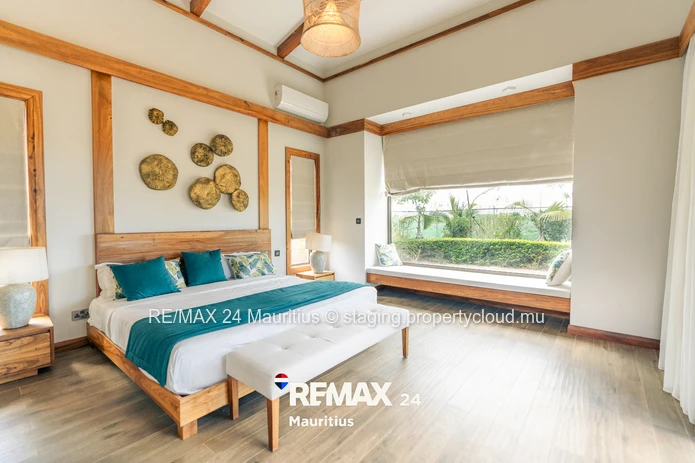 Superb contemporary 3-bedroom villa with private pool, landscaped garden and high ceilings.