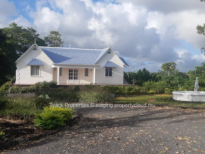 Spacious Estate with Main House and Pavilion on 5,058 m² in Argy, Flacq