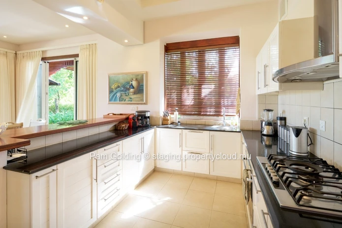 Fantastic light and bright villa ready to move in.