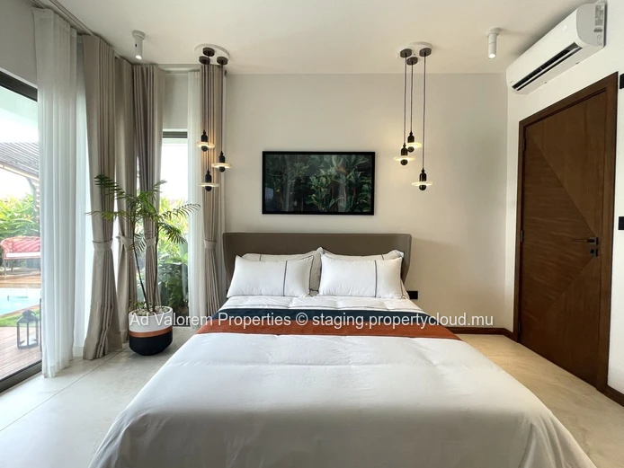 Villas neuves avec piscine privée à proximité immédiate de la mer