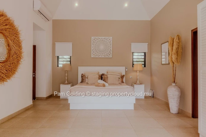 4-Bedroom Villa in Grand Baie - Elegant and Secure Living 