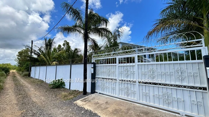Grande maison familiale avec piscine à louer à Péreybère – Long terme