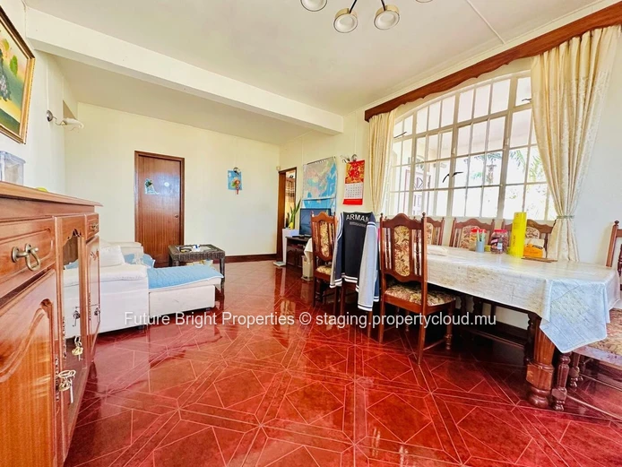 Spacious House , ideal for two Families!