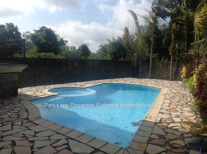 Maison avec une piscine !