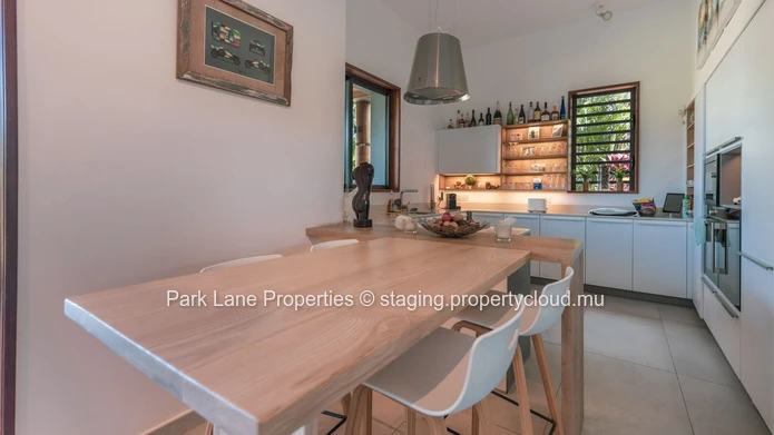 Sumptuous high end 5 bedroom villa in IRS Marina