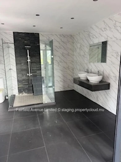 : Maison à vendre à Roches Noires, Rivière du Rempart, grande maison, 4 chambre a coucher avec ensuite. Proche commer...