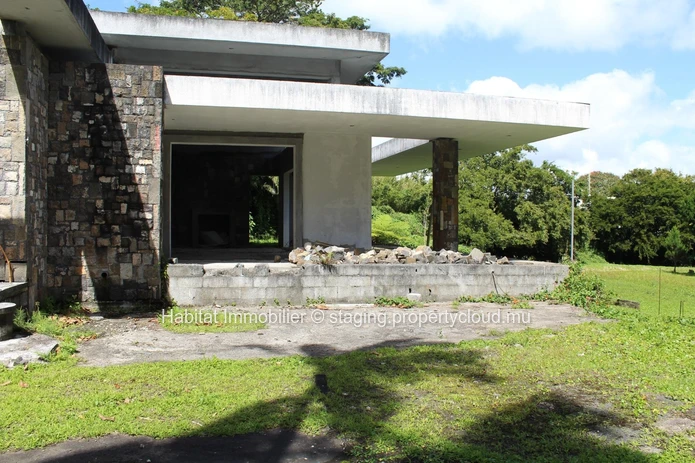 FOR SALE - House to be completed from 836 m2 in Floréal. 