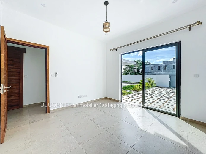 New villa in a residential area (Sole Mandate)