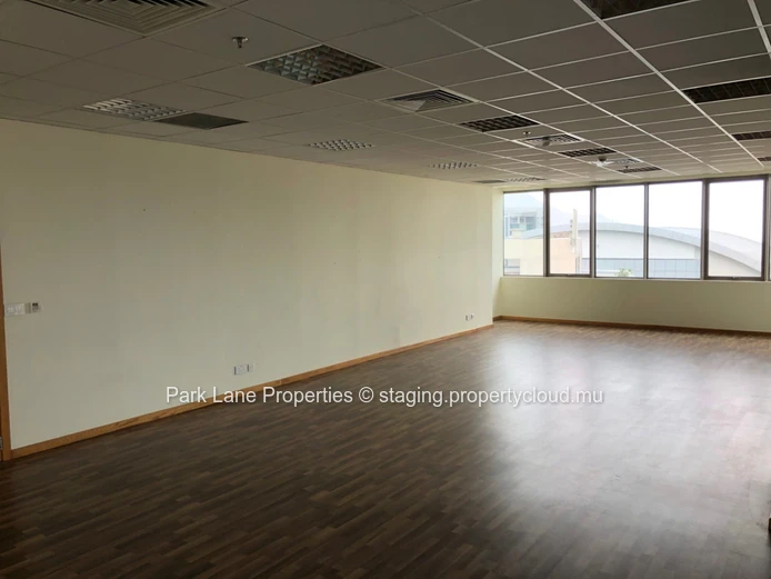 Full floor office space in the heart of Ebene - with existing tenants