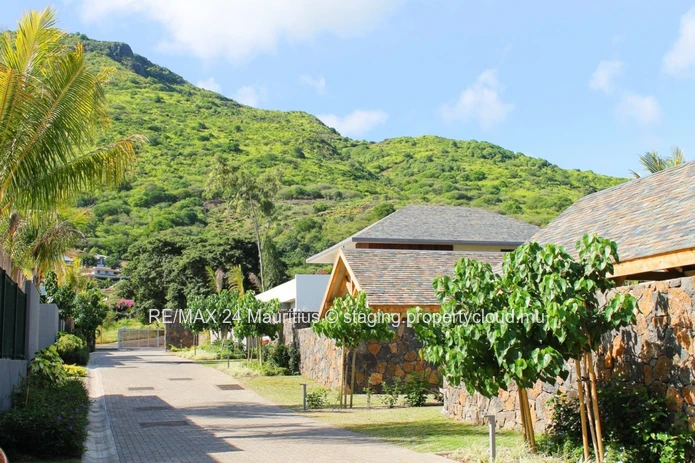Exceptional 4-Bedroom Villa For A Unique Island Experience