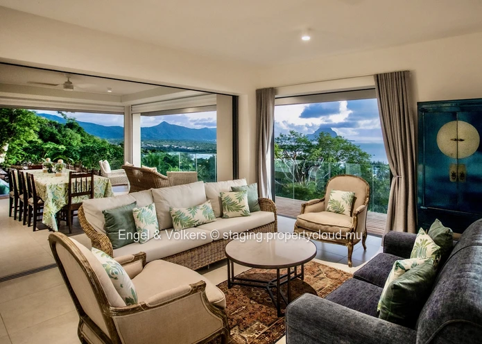 Luxurious Villa with Breathtaking Panoramic Sea Views