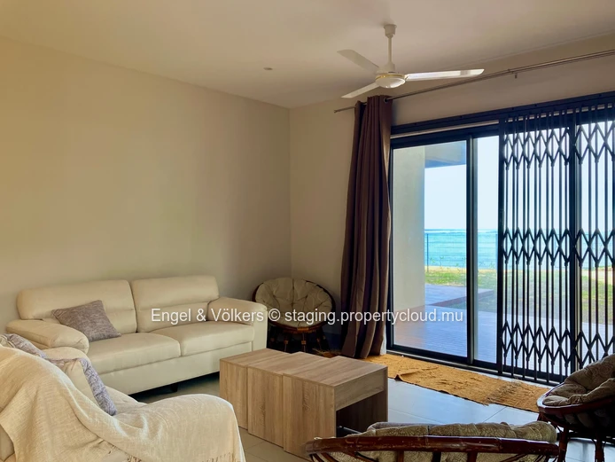 Beautiful Ground Floor Beachfront Apartment