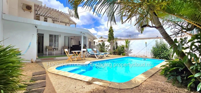 Charming unfurnished family house of 325 m2 on a plot of land of 93 toises, ideally located in a quiet residential ar...
