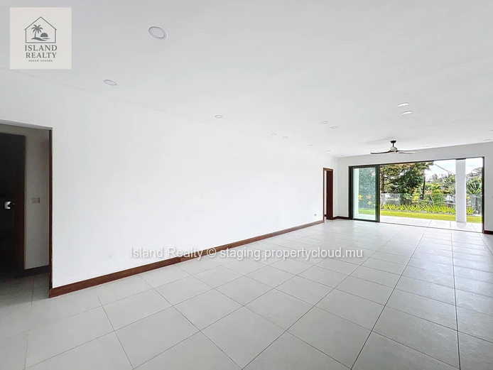 ISLAND REALTY offers you a real gem in Petite Pointe aux Cannoniers: a magnificent 229 m² apartment located just a 2-...