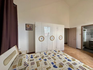 6 Bedroom House