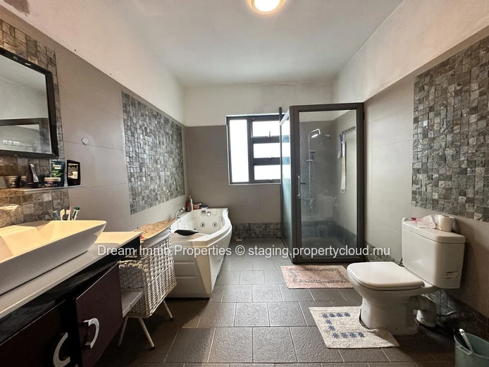 Spacious House With Mountain View & Close To Amenities In Coromandel - Mauritius