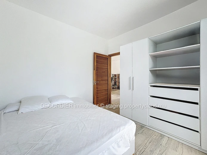 À vendre élégante maison de plain-pieds avec piscine