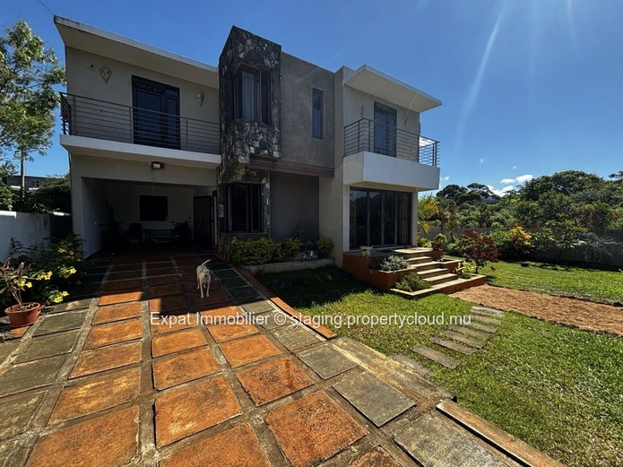 Charming 3-Bedroom Villa With A Landscaped Garden In A Natural Setting In Rivière Du Rempart - Azuri