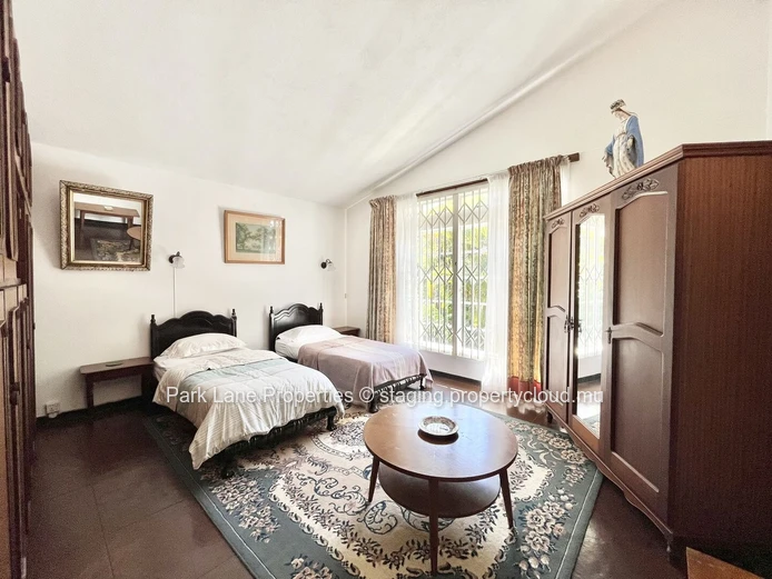 Emplacement de choix à Floreal : Maison polyvalente de 3 chambres avec potentiel d'Investissement