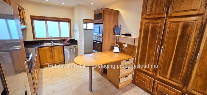 To rent : This luxurious contemporary furnished and equipped apartment of 151 m2 is located in a quiet and highly res...