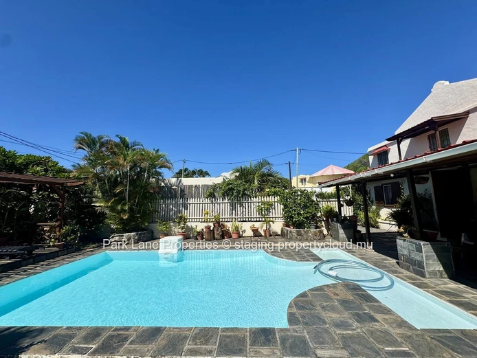 Charming family home with private bar and pool